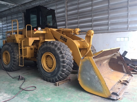 ขายด่วนรถตักล้อยางCAT 950B พร้อมใช้งาน
