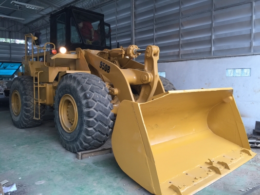 ขายด่วนรถตักล้อยางCAT 950B พร้อมใช้งาน