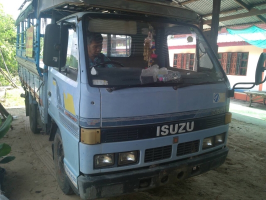 สี่ล้อ อีซูซู NKR 88 รถห้าง มีหลังคารับส่งนักเรียน สภาพวิ่งงานประจำ ทะเบียนพร้อมโอน