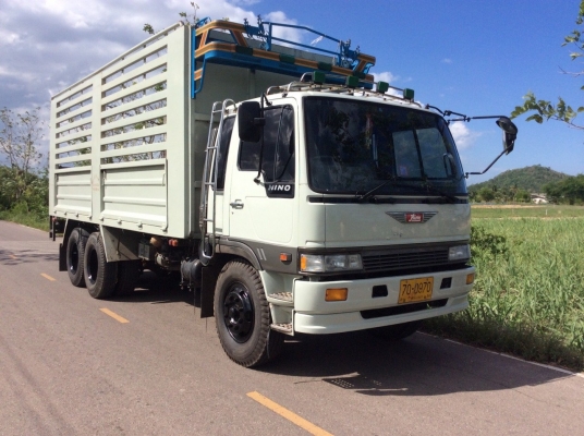 10 ล้อHINO 3H 195 แท้ กระจกไฟฟ้า เครื่องดี ครัทซีสวย ยางดี รถพร้อมใช้งาน ขาย 800,000 บาท ศุภากร 081-4252943