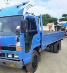ISUZU NPR 115 HP 4BD1 รถบรรทุกหกล้อ กระบะเหล็กคาร์โก้พื้นไม้ความยาว 4.30 เมตรสภาพดีสวยพร้อมบรรทุกพร้อมใช้งานได้เลยครับ เครื่องยนต์แรงดีแห้งดีไม่มีแตกเยิ้ม ภายในห้องเก๋งคอนโซลสวยครบ เกียร์ยาว พวงมาลัยเพาเวอร์ ช่วงล่างแน่นดีคัชซีสวยทั้งเส้นไม่มีแตกบวม ยาง 7
