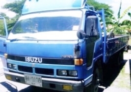 ISUZU NPR 115 HP 4BD1 รถบรรทุกหกล้อ กระบะเหล็กคาร์โก้พื้นไม้ความยาว 4.30 เมตรสภาพดีสวยพร้อมบรรทุกพร้อมใช้งานได้เลยครับ เครื่องยนต์แรงดีแห้งดีไม่มีแตกเยิ้ม ภายในห้องเก๋งคอนโซลสวยครบ เกียร์ยาว พวงมาลัยเพาเวอร์ ช่วงล่างแน่นดีคัชซีสวยทั้งเส้นไม่มีแตกบวม ยาง 7