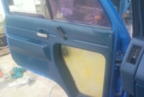 ISUZU NPR 115 HP 4BD1 รถบรรทุกหกล้อ กระบะเหล็กคาร์โก้พื้นไม้ความยาว 4.30 เมตรสภาพดีสวยพร้อมบรรทุกพร้อมใช้งานได้เลยครับ เครื่องยนต์แรงดีแห้งดีไม่มีแตกเยิ้ม ภายในห้องเก๋งคอนโซลสวยครบ เกียร์ยาว พวงมาลัยเพาเวอร์ ช่วงล่างแน่นดีคัชซีสวยทั้งเส้นไม่มีแตกบวม ยาง 7