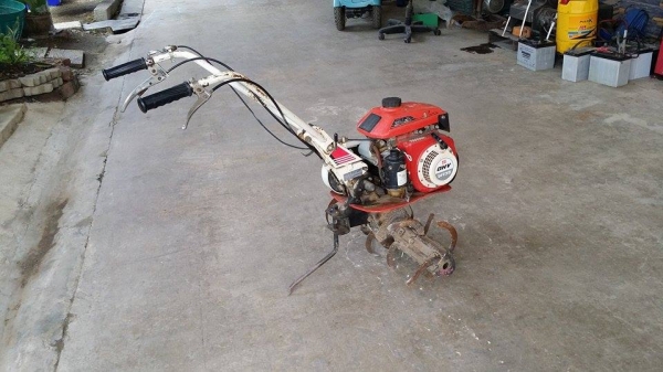 รถพรวนดินเดินตาม SHIBAURA รุ่น KB272  ขนาด 2.5 แรง เก่าญี่ปุ่น  พร้อมชุดพรวนดิน สภาพสวย