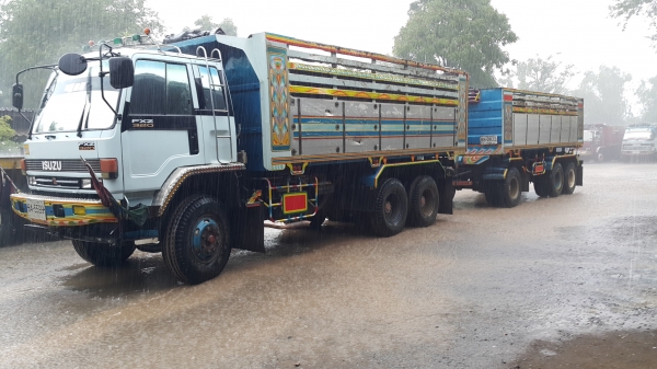 ขายรถพ่วง 24 ล้อ แม่-ลูก กระบะเนียม ISUZU ล๊อค.195 วางเครื่อง 320 เกียร์อีตั้น ช่วงล้าง อีซุ 240 ราคา1250000 สนใจโทรด่วน