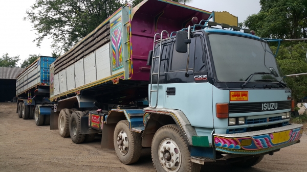 ขายรถพ่วง 24 ล้อ แม่-ลูก กระบะเนียม ISUZU ล๊อค.195 วางเครื่อง 320 เกียร์อีตั้น ช่วงล้าง อีซุ 240 ราคา1250000 สนใจโทรด่วน