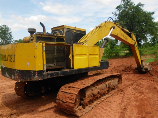 ขายรถแม็คโฮ KOMATSU 200 โทรคุยราคาต่อรองได้ ขายรถแม็คโฮ KOMATSU 200 โทรคุยราคาต่อรองได้