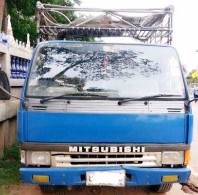 MITSUBISHI CANTER FE 115 HP 4D34 รถบรรทุกหกล้อ กระบะคอกเหล็กความยาว 4.30 สภาพดีพร้อมบรรทุกพร้อมใช้งานได้เลยครับ เครื่องยนต์แรงดีเดิมๆ ภายในเก๋งคอนโซลครบพร้อม พวงมาลัยเพาเวอร์ ช่วงล่างแน่น คัชซีไม่มีแตกไม่มีบวม ยาง 8.25 ขอบ 16 สภาพดี 70\% พร้อมใช้งาน เอกสาร