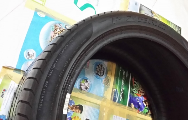 ยาง,265-35-18 PIRELLI P ZERO สภาพเต็มเทรดแวร์220หนึ่งคู่ 3,500 ยาง,265-35-18 PIRELLI P ZERO สภาพเต็มเทรดแวร์220หนึ่งคู่ 3,500