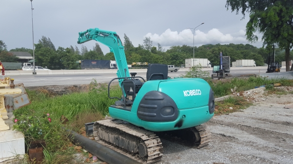 ขายkobelco  sk30---UR2  ปัมนิ้ว..คอนโทนสั้น..เก็บสีพร้อม