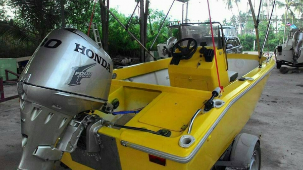 เรือตกปลาป้อมกลาง 14ฟุต เครื่องHonda 30แรง4จังหวะ