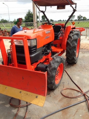 l4508DT พร้อมอุปกรณ์2ชิ้น ราคาเพียง 279000บาทเท่านั้นครับ ยางหน้าใหม่ครับ