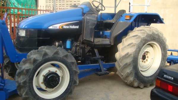 ขายรถไถ Ford TS90 New Holland