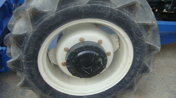 ขายรถไถ Ford TS90 New Holland