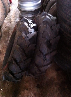 ยางหล่อรถไถนาเดินตามราคาถูกครับ