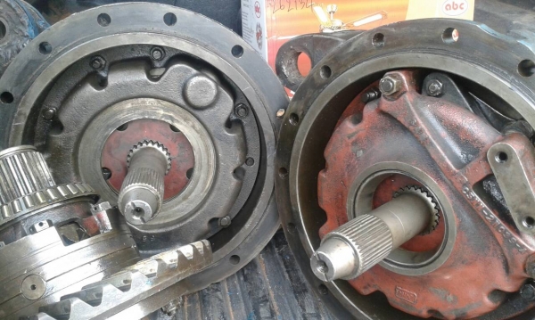 เฟื่องท้ายรถไถFord ครบชุดซ้ายเเละขวา ราคาคุ่ล่ะ19000บาท