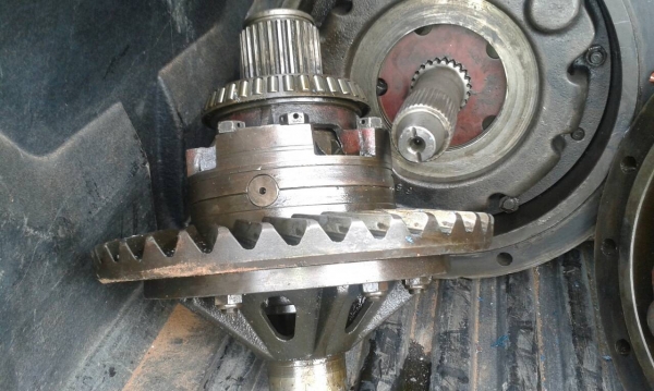 เฟื่องท้ายรถไถFord ครบชุดซ้ายเเละขวา ราคาคุ่ล่ะ19000บาท