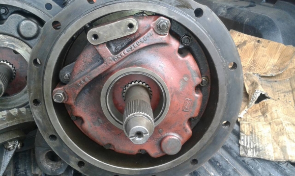 เฟื่องท้ายรถไถFord ครบชุดซ้ายเเละขวา ราคาคุ่ล่ะ19000บาท