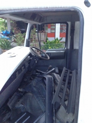 หัวรถหกล้อhino fb4j. ราคาเพียง79000บาทเท่านั้น ราคานี้หาไม่ได้อีกแล้วครับ. ภายในระบบไฟฟ้า