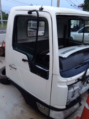 หัวรถหกล้อhino fb4j. ราคาเพียง79000บาทเท่านั้น ราคานี้หาไม่ได้อีกแล้วครับ. ภายในระบบไฟฟ้า