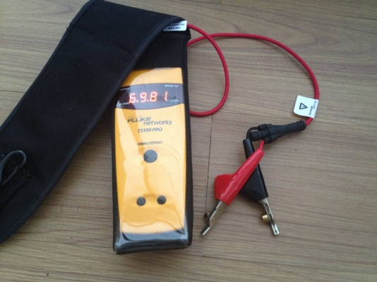 เครื่องวัดความยาวสายโทรศัพท์กล้องวงจรปิดพร้อมส่งโทนเข้าไปในสายFluke TS100 Pro วัดได้ 2.4กิโลเมตร