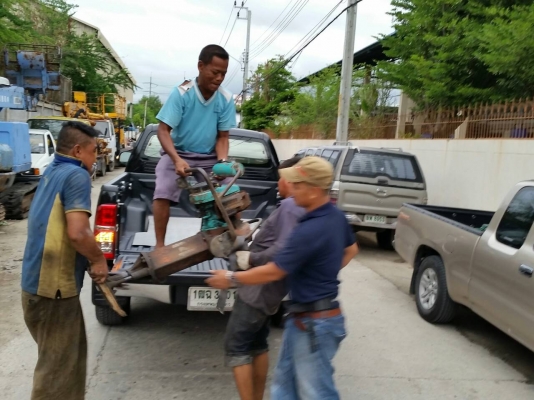 จัดส่งไประยองอีก 2 ตัว ครับ สำหรับเครื่องตบดิน อัดดิน แบบจิงโจ้ ขอบคุณมากครับ