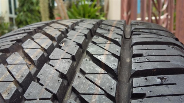 ขายล้อ พร้อมยางขอบ265/65R17 บริสโตนใหม่เอี่ยมไม่เคยลงถนน ถอดติดแก๊สเก็บไว้ในบ้านอย่างดี