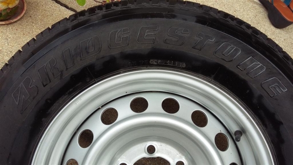 ขายล้อ พร้อมยางขอบ265/65R17 บริสโตนใหม่เอี่ยมไม่เคยลงถนน ถอดติดแก๊สเก็บไว้ในบ้านอย่างดี