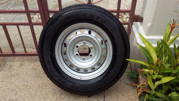 ขายล้อ พร้อมยางขอบ265/65R17 บริสโตนใหม่เอี่ยมไม่เคยลงถนน ถอดติดแก๊สเก็บไว้ในบ้านอย่างดี