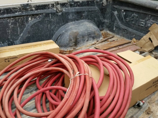 ขอบคุณลูกค้าอนุสาวรีย์ชัยครับ  มาเหมาหัวเจาะลม แย๊กปูน พร้อมสายลมไปใช้