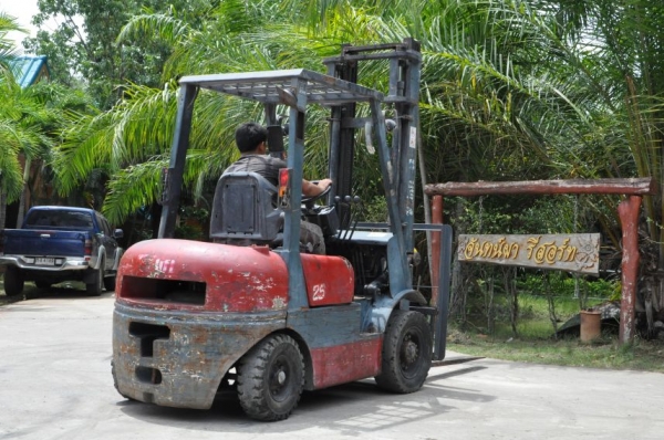 ขายFORKLIFT 2.5ตันครึ่ง เสา4เมตร ดีเซล สวยเดิมหาอยู่รับรองไม่ผิดหวัง 165,000เท่านั้น!! ขายFORKLIFT 2.5ตันครึ่ง เสา4เมตร ดีเซล สวยเดิมหาอยู่รับรองไม่ผิดหวัง 165,000เท่านั้น!!