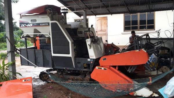ขายรถเกี่ยวkubota dc 60 พลัสปี54