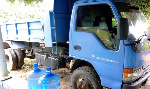 **485,000 บ.ต่อรอง/// 6ล้อดั้มดิน5คิว NKR-130เทอโบ **ขายISUZU NKR-130 เทอโบ 6ล้อดั้มดิน5คิว ช่วงล่างใหญ่ พร้อมใช้ ราคาเบา ISUZU NKR71LY52A3 4HG1-130 Turbo EURO-1 ฝาขาว ห้างแท้ ปี46 เครื่องเดิม เกียร์เดิม เครื่องฝาขาว ยอดนิยม แน่น แรง แห้ง ไม่เยิ้ม เกียร์ส **485,000 บ.ต่อรอง/// 6ล้อดั้มดิน5คิว NKR-130เทอโบ **ขายISUZU NKR-130 เทอโบ 6ล้อดั้มดิน5คิว ช่วงล่างใหญ่ พร้อมใช้ ราคาเบา ISUZU NKR71LY52A3 4HG1-130 Turbo EURO-1 ฝาขาว ห้างแท้ ปี46 เครื่องเดิม เกียร์เดิม เครื่องฝาขาว ยอดนิยม แน่น แรง แห้ง ไม่เยิ้ม เกียร์ส