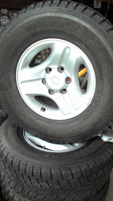 275/70R16 แม๊กลายTOYOTA พร้อมยาง BRIDGESTONE ชุด 4 ล้อ tel.081-427-3941
