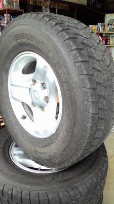 275/70R16 แม๊กลายTOYOTA พร้อมยาง BRIDGESTONE ชุด 4 ล้อ tel.081-427-3941