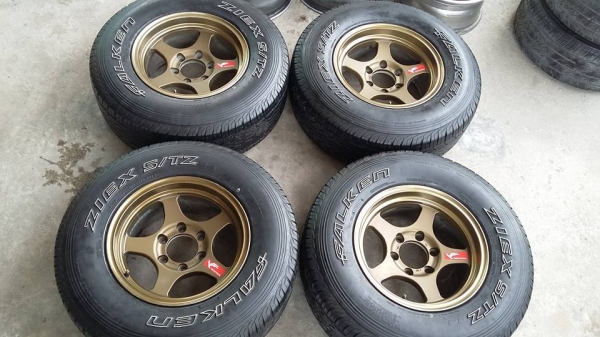 ขายแม็กกับยาง เท่ๆ ถูกๆ 1 ชุดครับ