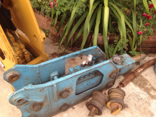 ฝากขายค่ะ หัวกระแทก รถขุดขนาด  50  60  75  สวยๆๆสภาพดี มี 3 หัว สนใจสอบถามเพิ่มเติมได้ค่ะ