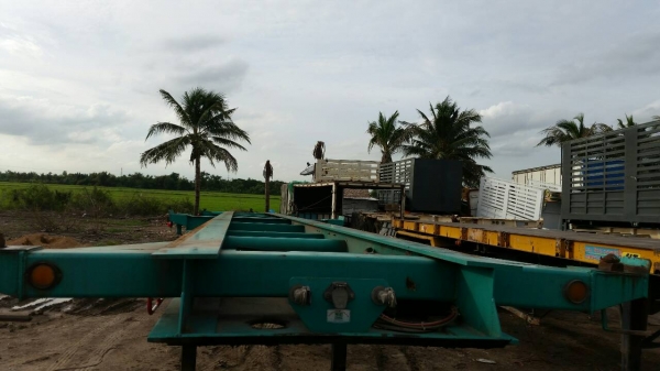 รถกึ่งพ่วง สามเพลา ปี 55 (หางก้างปลา)     สภาพสวย พร้อมใช้งาน  สนใจติดต่อเอ็ม ที เจริญยนต์ สาขาปทุมธานี     โทร .081-4948363,081-7361541 ไอดีไลน์ 0814948363         ผู้ขายแจ้งม.79 พร้อมแจ้งย้ายให้ลูกค้า