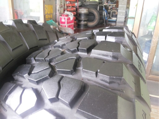 bf goodrich mud terrain km2 285 75 16 สภาพดีงาม