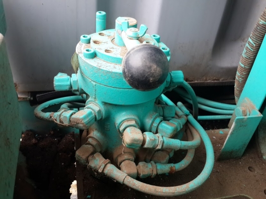 Kobelco SK60-3 จอดรออยู่ที่นิคมอุตสาหกรรมบางปะอิน