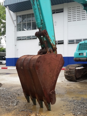 Kobelco SK60-3 จอดรออยู่ที่นิคมอุตสาหกรรมบางปะอิน