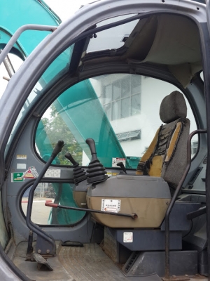 Kobelco SK60-3 จอดรออยู่ที่นิคมอุตสาหกรรมบางปะอิน