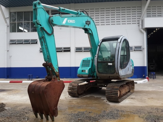 Kobelco SK60-3 จอดรออยู่ที่นิคมอุตสาหกรรมบางปะอิน