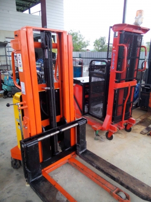 ขาย stacker ไฟฟ้า 1.0 ตัน ขาย stacker ไฟฟ้า 1.0 ตัน