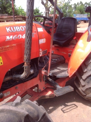 แทรกเตอร์คูโบต้า เอ็ม60 สภาพดีเดิมๆทั้งคันขายพร้อมผานดันหน้า และ ผานหลัง