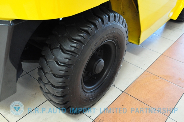 ขายรถโฟล์คลิฟท์มือสอง TCM รุ่น FD30N8  ราคา 325,000 บาท นำเข้าจากประเทศญี่ปุ่น 100\% ไม่เคยใช้งานในประเทศไทย