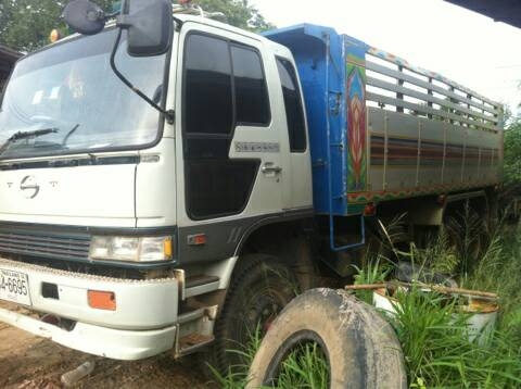 ขาย890000  FM1M เครื่องเดิมEM100  220แรงเกียร์เดิม  ยางดีทุกเส้น คัตชีดี มีแอร์