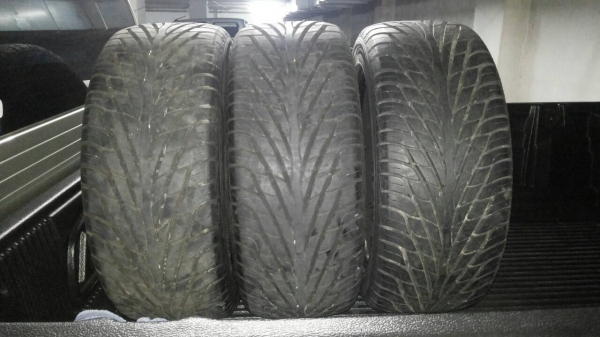 ขายยางมือสองสภาพดีมี 4  เส้น ปี 2012