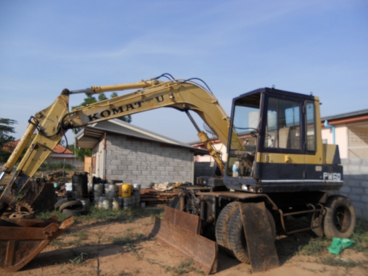 รถแบ็คโฮล PW 60