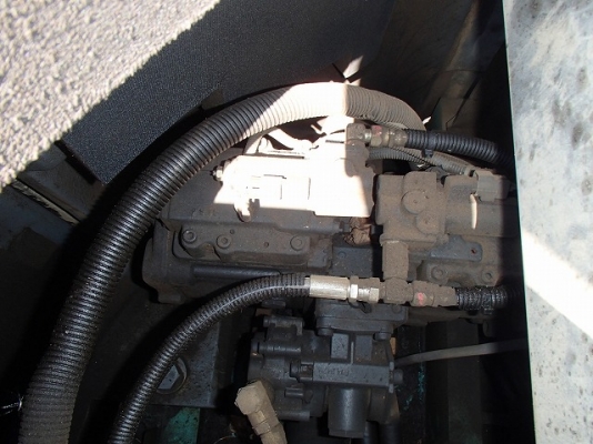 ขายรถแบคโฮ KOBELCO SK135SR YY04 ปี 2008 สภาพสวยพร้อมใช้งาน รถนอกนำเข้าเองจากญี่ปุ่น มีVDOการทำงานครับ ขายรถแบคโฮ KOBELCO SK135SR YY04 ปี 2008 สภาพสวยพร้อมใช้งาน รถนอกนำเข้าเองจากญี่ปุ่น มีVDOการทำงานครับ